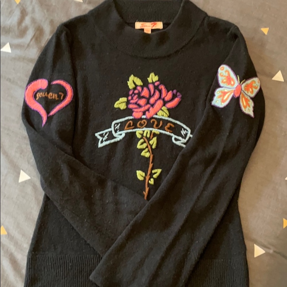 Seven7 Embroidered Sweater 🦋 Medium 💖